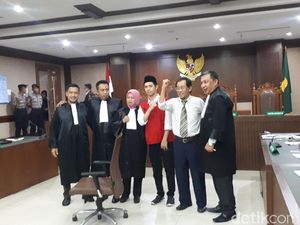 Beri Dukungan, Sri Bintang Pamungkas Harap Lutfi Pembawa Bendera Bebas