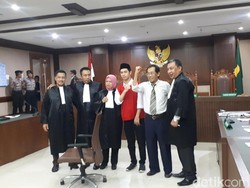 Beri Dukungan, Sri Bintang Pamungkas Harap Lutfi Pembawa Bendera Bebas