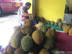 Legit Maknyus! Durian Serendet dari Kampung Benteng Ciamis