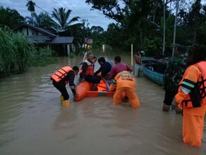 Korban Banjir di Tapteng Sumut Bertambah Jadi 9 Orang Tewas Korban Banjir di Tapteng Sumut Bertambah Jadi 9 Orang Tewas