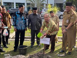 Tanam Pohon, Pimpinan MPR Ingin Kalimantan Jadi Paru-paru Dunia