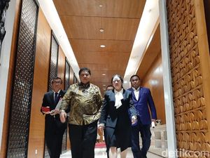 Bukan Serahkan Draf Omnibus Law, Ini yang Dilakukan 2 Menteri Jokowi di DPR Bukan Serahkan Draf Omnibus Law, Ini yang Dilakukan 2 Menteri Jokowi di DPR