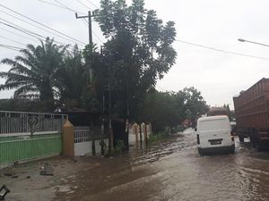 Jalan Lintas Sumatera Tanjung Morawa-Medan Tergenang Air, Lalin Tersendat
