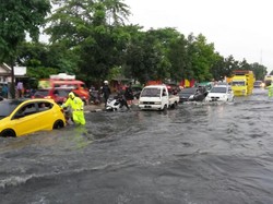 Jalan Bandung-Garut Terendam Banjir, Polisi: Gunakan Jalur Alternatif