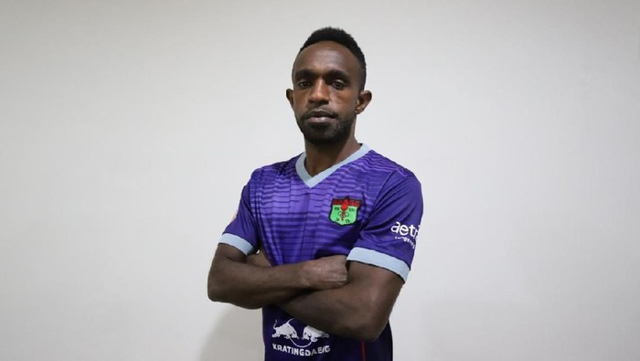 Ricky Kayame diperkenalkan sebagai pemain Persita Tangerang, Rabu (29/1/2020).
