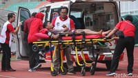 Nampak wajah Irsyad berlumuran darah usai benturan.