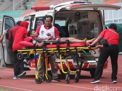 Nampak wajah Irsyad berlumuran darah usai benturan.