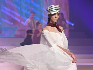 15 Koleksi Perpisahan Jean Paul Gaultier di Paris Couture Fashion Week 15 Koleksi Perpisahan Jean Paul Gaultier di Paris Couture Fashion Week