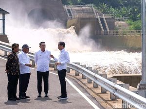 Jokowi Resmikan Terowongan Antibanjir di Bandung Jokowi Resmikan Terowongan Antibanjir di Bandung