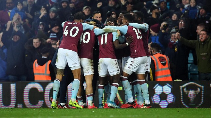 BIRMINGHAM, ENGLAND - JANUARY 28:  Mahmoud Trezeguet of Aston Villa celebrates scoring his teams second goal of the game with team mates during the Carabao Cup Semi Final match between Aston Villa and Leicester City at Villa Park on January 28, 2020 in Birmingham, England. (Photo by Shaun Botterill/Getty Images)