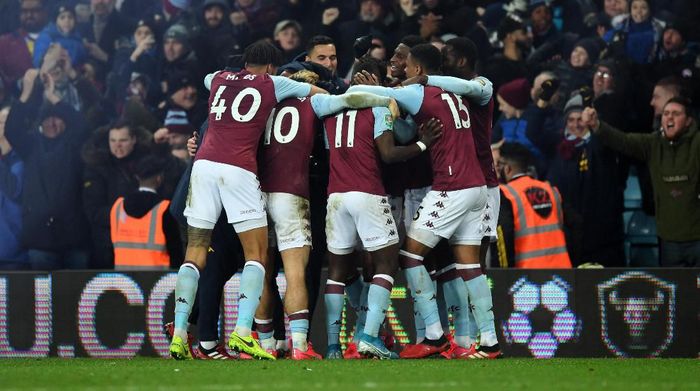 aston villa piala liga inggris carabao cup BIRMINGHAM, ENGLAND - JANUARY 28: Mahmoud Trezeguet of Aston Villa celebrates scoring his teams second goal of the game with team mates during the Carabao Cup Semi Final match between Aston Villa and Leicester City at Villa Park on January 28, 2020 in Birmingham, England. (Photo by Shaun Botterill/Getty Images)