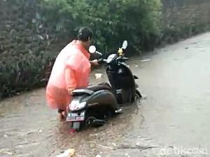 Kawasan Wisata Songgoriti Batu Diterjang Banjir Lumpur