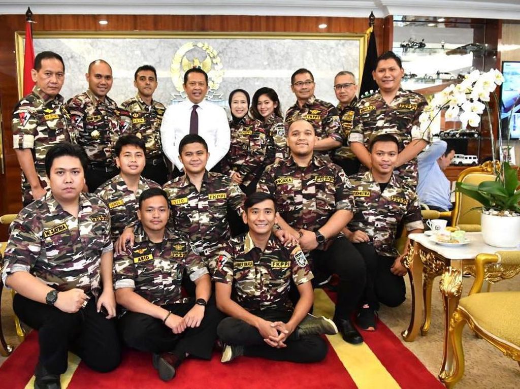 Ketua MPR Dukung Warga Sipil Jadi Komponen Cadangan Pertahanan Negara Ketua MPR Dukung Warga Sipil Jadi Komponen Cadangan Pertahanan Negara