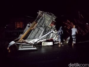 Puluhan Rumah Rusak Disapu Angin Kencang di Kota Banjar