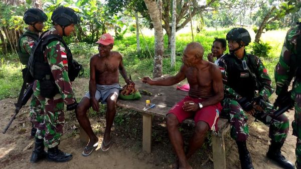 TNI Pererat Hubungan Bersama Masyarakat Papua