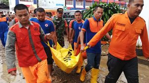 Evakuasi Korban Tewas Akibat Banjir di Tapteng