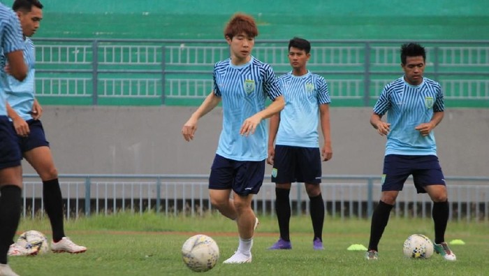 Shunsuke Nakamura berlatih bersama Persela Lamongan