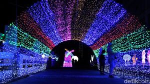 Warna-warni Cahaya di Festival Lampu Bekasi