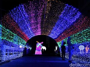 Warna-warni Cahaya di Festival Lampu Bekasi Warna-warni Cahaya di Festival Lampu Bekasi