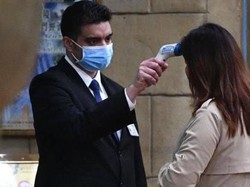 Demi Makan di Resto Michelin, Wanita Wuhan Kelabui Petugas Kesehatan Bandara