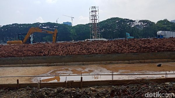 Foto: Monas yang Lagi Gundul