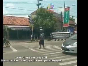 Viral, Pria Pamer Alat Kelamin di Perempatan Jalan Ponorogo Viral, Pria Pamer Alat Kelamin di Perempatan Jalan Ponorogo