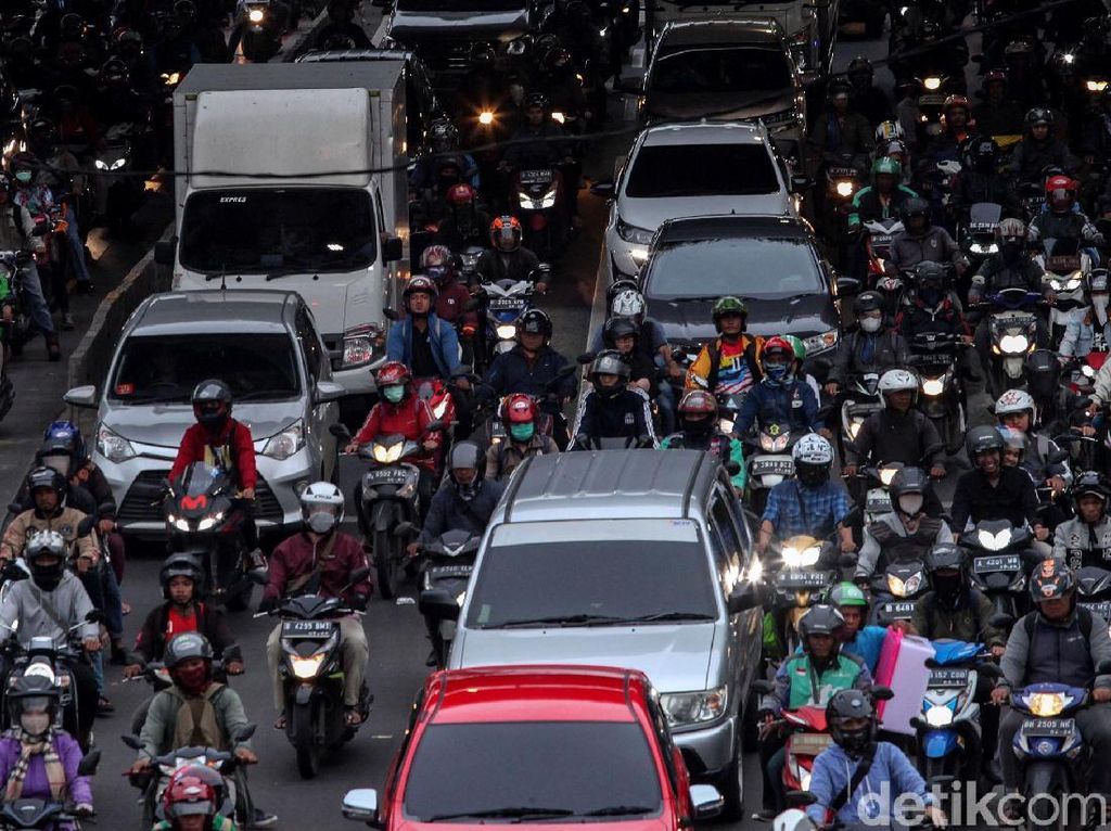 Susahnya Sembuhkan Macet Jakarta Susahnya Sembuhkan Macet Jakarta