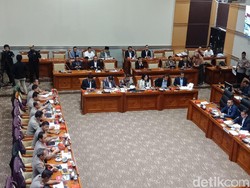 Kapolri Rapat Bareng Komisi III Bahas Kasus Novel-Taman Sari