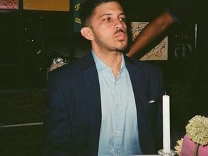 Mr Dennis, Guru Bahasa Inggris Tampan yang Doyan Mie Ayam