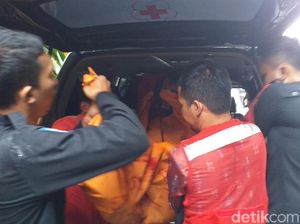 Seorang Perempuan di Surabaya Ditemukan Bersimbah Darah di Tangga Rumahnya Seorang Perempuan di Surabaya Ditemukan Bersimbah Darah di Tangga Rumahnya