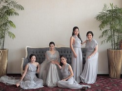 Gaun Bridesmaid Ini Bisa Diubah Jadi Ratusan Model Tanpa Batas