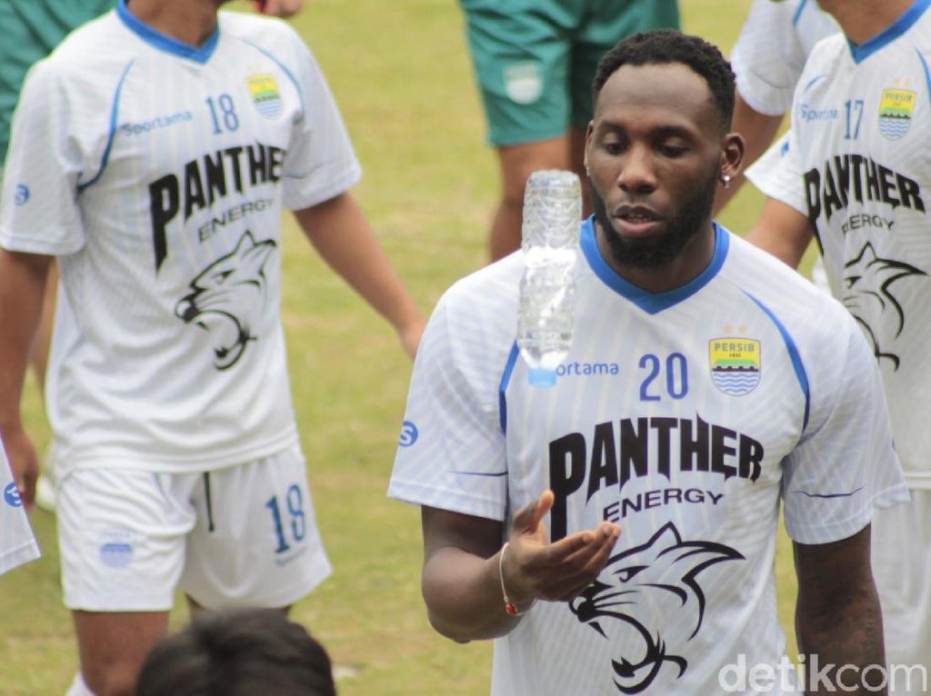 Jabar Hari Ini: Persib Kontrak Pemain Eks Ajax-Teror Pemotor Cabul di Tasik Jabar Hari Ini: Persib Kontrak Pemain Eks Ajax-Teror Pemotor Cabul di Tasik