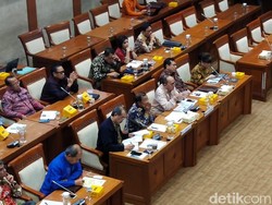 DPR Ragu UU Omnibus Law Memihak Tenaga Kerja Dalam Negeri