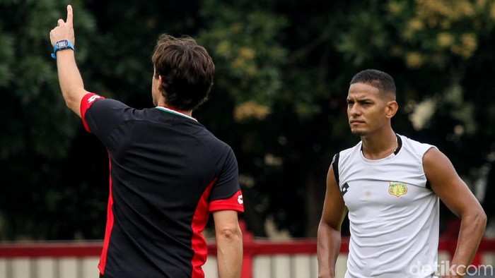 Bhayangkara FC gelar latihan guna sambut kompetisi Liga 1 2020. Sejumlah pemain baru pun turut perkuat skuat The Guardian, salah satunya Andik Vermansyah.