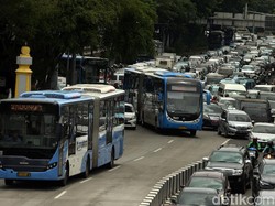 Copet Bawa Sajam Beraksi di TransJakarta, 1 Penumpang Kena Sabetan Pisau