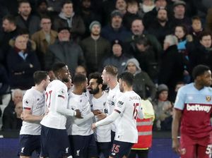 Salah dan Chamberlain Bawa Liverpool Kalahkan West Ham 2-0