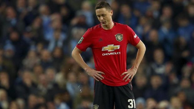 Manchester United's Nemanja Matic reacts after being shown a second yellow card during the English League Cup semifinal second leg soccer match between Manchester City and Manchester United at Etihad stadium in Manchester, England, Wednesday, Jan. 29, 2020. (AP Photo/Dave Thompson)