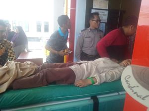 Mobil Terbalik karena Rem Blong di Poso, 20 Orang Terluka