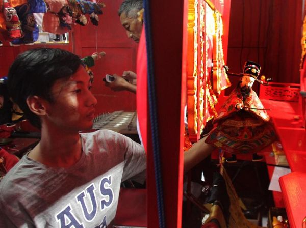 Serunya Pergelaran Wayang Potehi Sambut Cap Go Meh