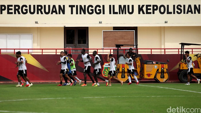 Bhayangkara FC gelar latihan guna sambut kompetisi Liga 1 2020. Sejumlah pemain baru pun turut perkuat skuat The Guardian, salah satunya Andik Vermansyah.