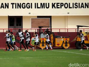 Mess Bhayangkara FC Disemprot Disinfektan, Pemain Akan Tes Corona Mess Bhayangkara FC Disemprot Disinfektan, Pemain Akan Tes Corona