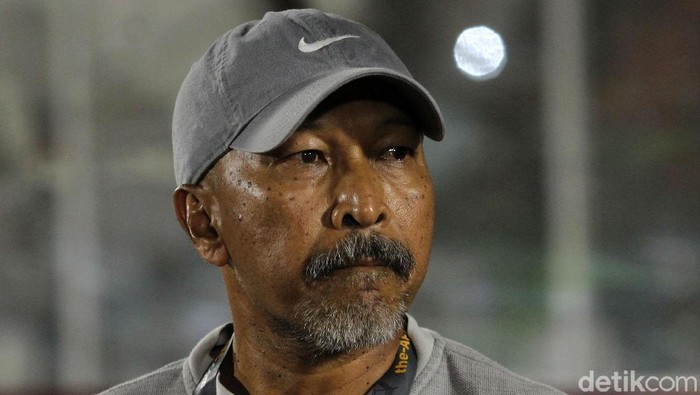 Fakhri Husaini merupakan pelatih sepakbola asal Indonesia