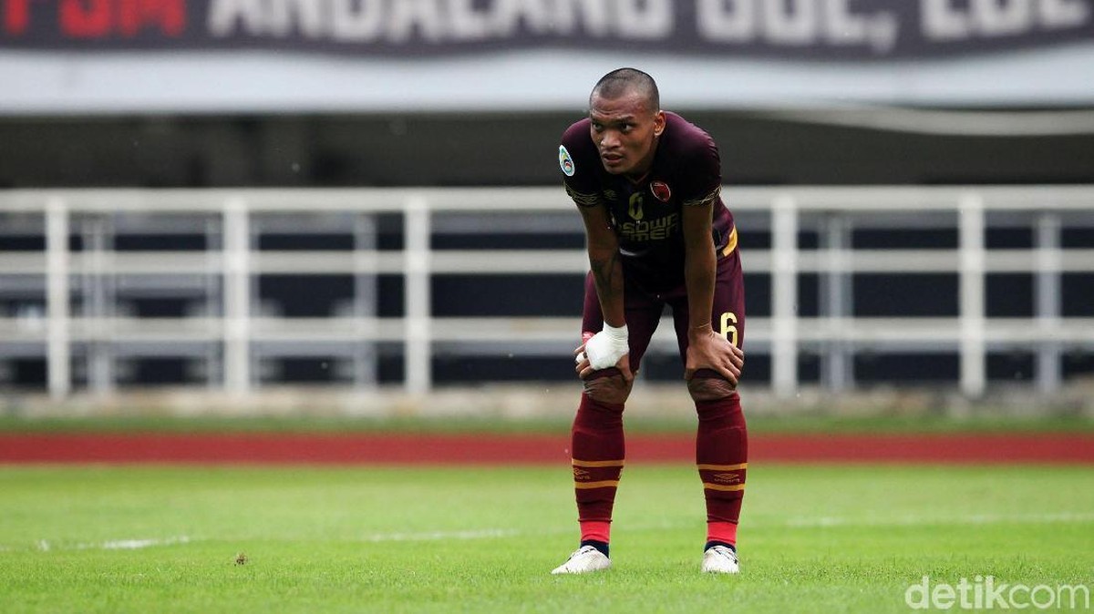 Ferdinand Sinaga datang, Persis Solo punya 12 pemain depan. (Foto: detikcom/Rifkianto Nugroho)