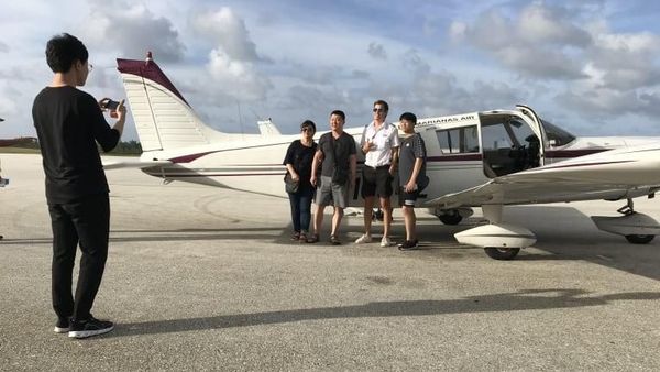 Potret Maskapai yang Perbolehkan Penumpang Duduk di Kokpit