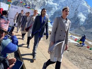 Ini Fashion Show Tertinggi di Dunia yang Cetak Rekor, Digelar di Himalaya