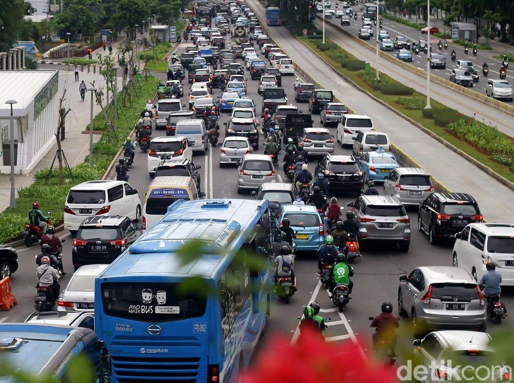 Psssttt... Klakson Tak Boleh Ditekan Sembarangan, Ada Aturannya Psssttt... Klakson Tak Boleh Ditekan Sembarangan, Ada Aturannya
