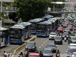 Cara TransJakarta Layani Penumpang saat Masa Transisi