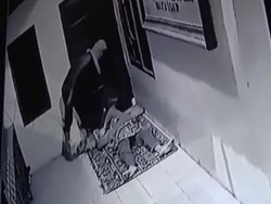 Warga Palu Dicuri Ponselnya saat Bermalam di Masjid Samping DPRD Sulsel