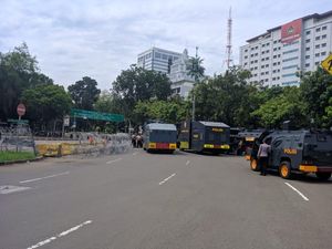 Ada Demo Buruh di Depan Istana, Lalin dari Harmoni ke HI Ditutup Ada Demo Buruh di Depan Istana, Lalin dari Harmoni ke HI Ditutup