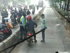 Pemotor Pelat Merah Ngamuk di Busway, Akhirnya Minta Maaf